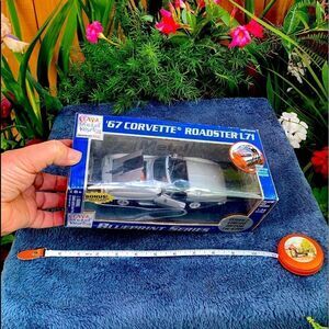 1967 Corvette Roadster L71 NIOB detailed 1:24 scale metal model